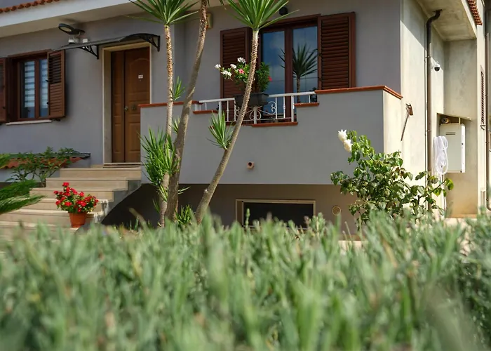 לינה וארוחת בוקר Castello's Tropea *