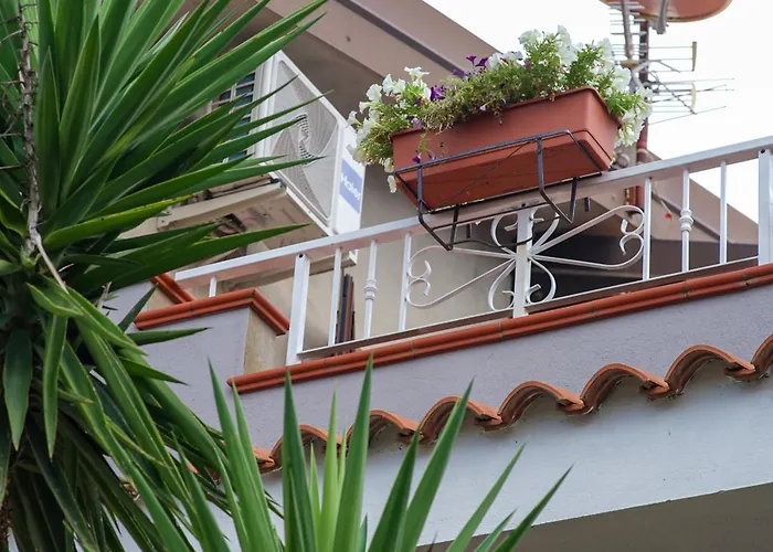 לינה וארוחת בוקר Castello's Tropea